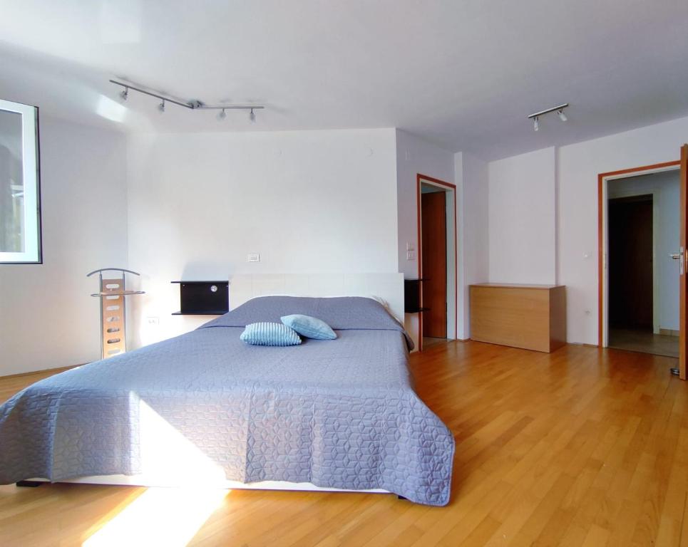 Postel nebo postele na pokoji v ubytování Apartment Teleferica Rabac