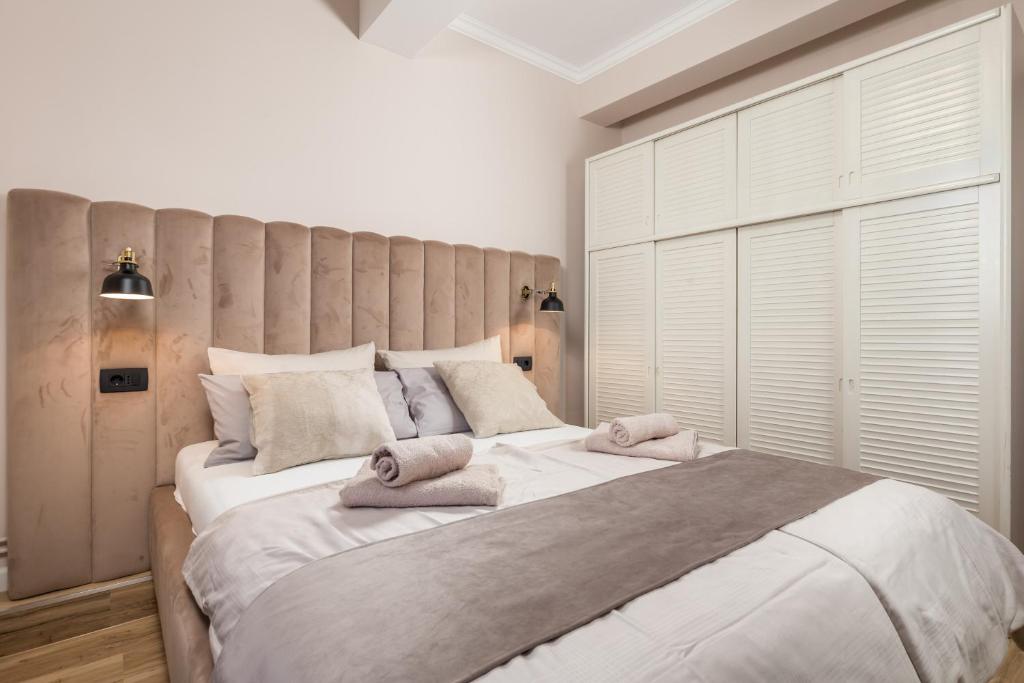Łóżko lub łóżka w pokoju w obiekcie Apartments Villa Chiara Opatija