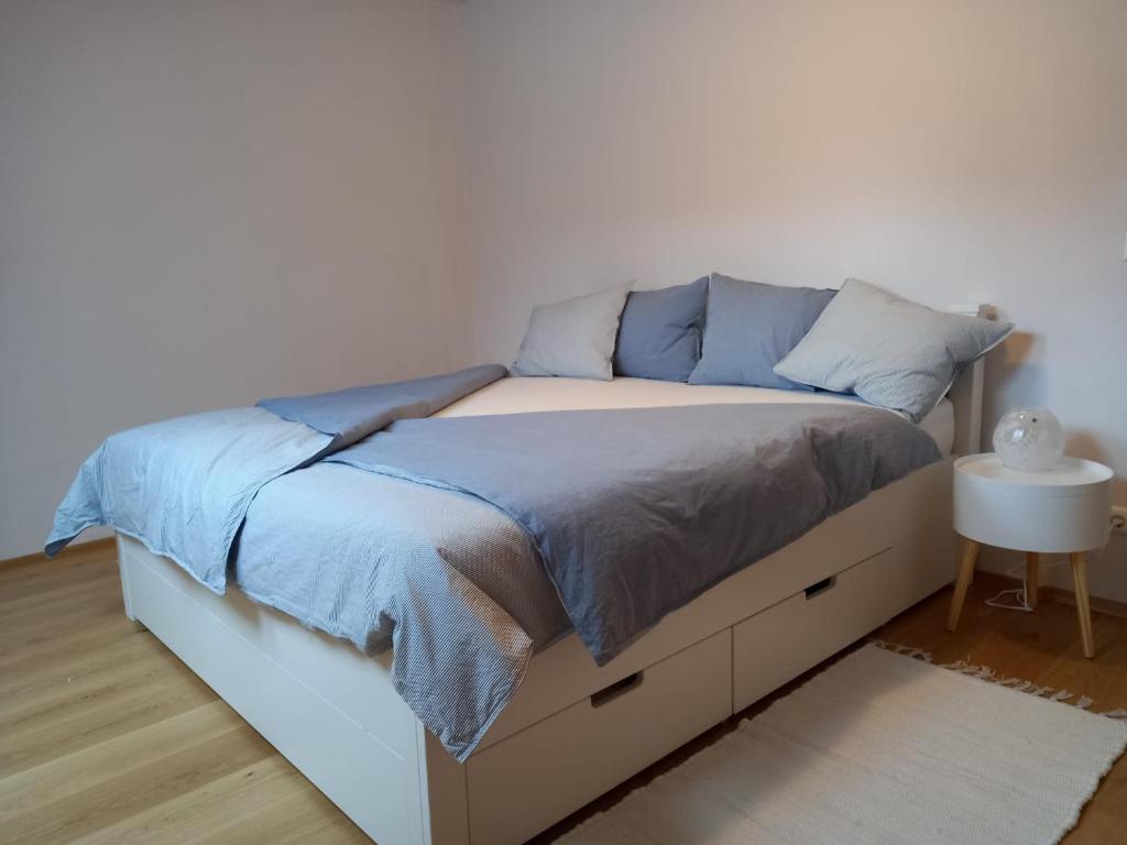 Posteľ alebo postele v izbe v ubytovaní HIDE-AWAY Corinna