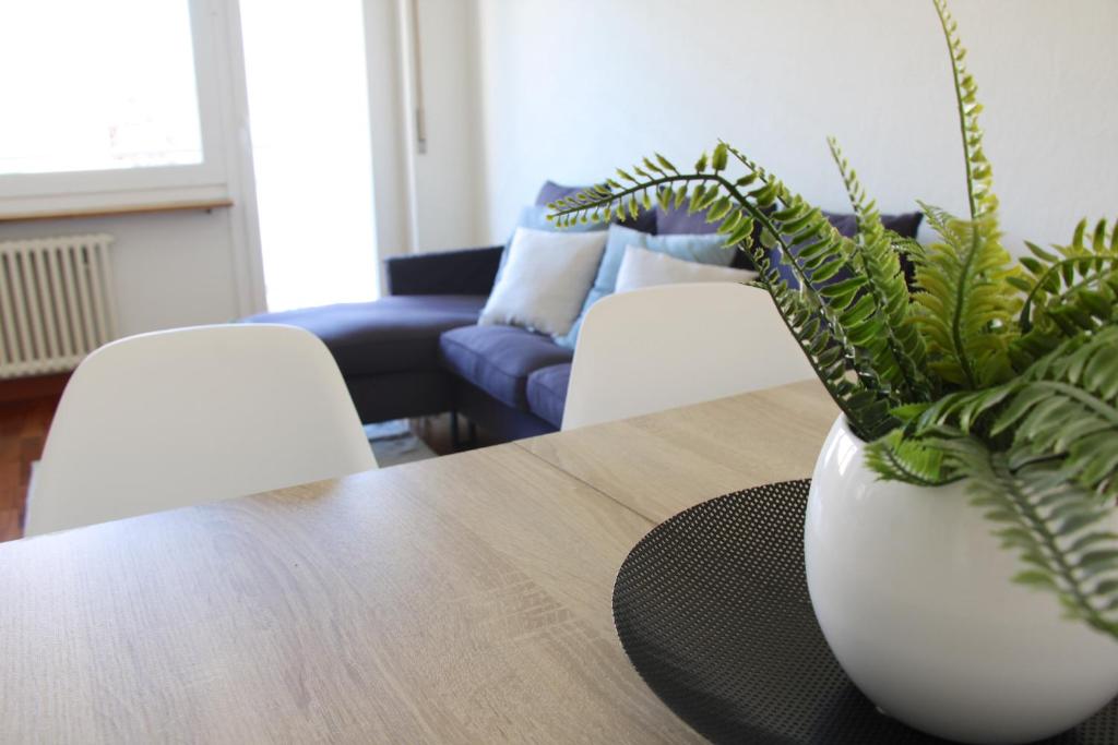 Cozy apartment with Free Parking & close to Lake - Resim 20