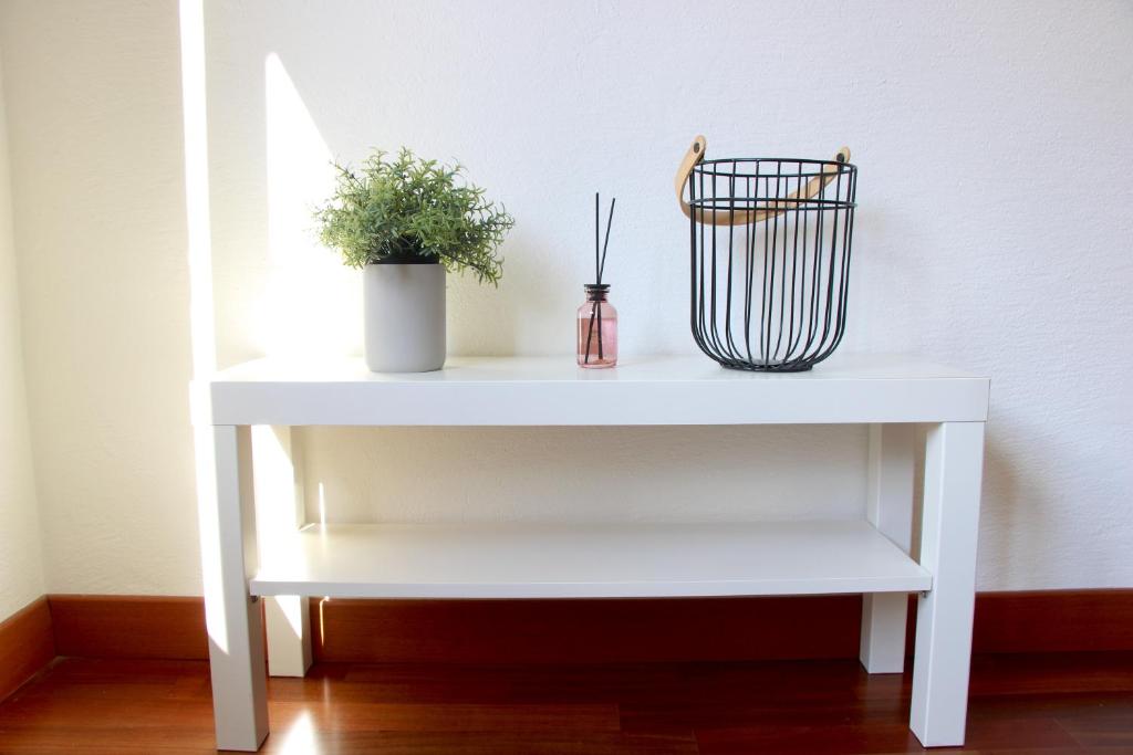 Cozy apartment with Free Parking & close to Lake - Resim 13