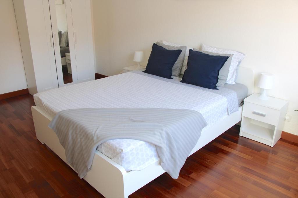 Cozy apartment with Free Parking & close to Lake - Resim 9