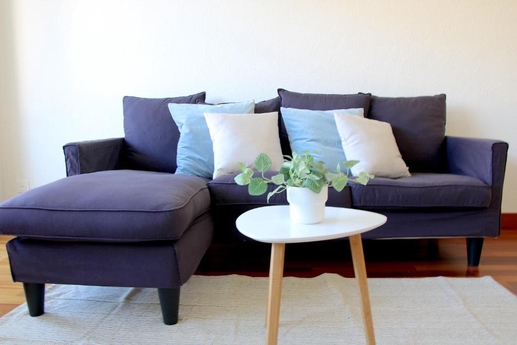 Cozy apartment with Free Parking & close to Lake - Resim 17