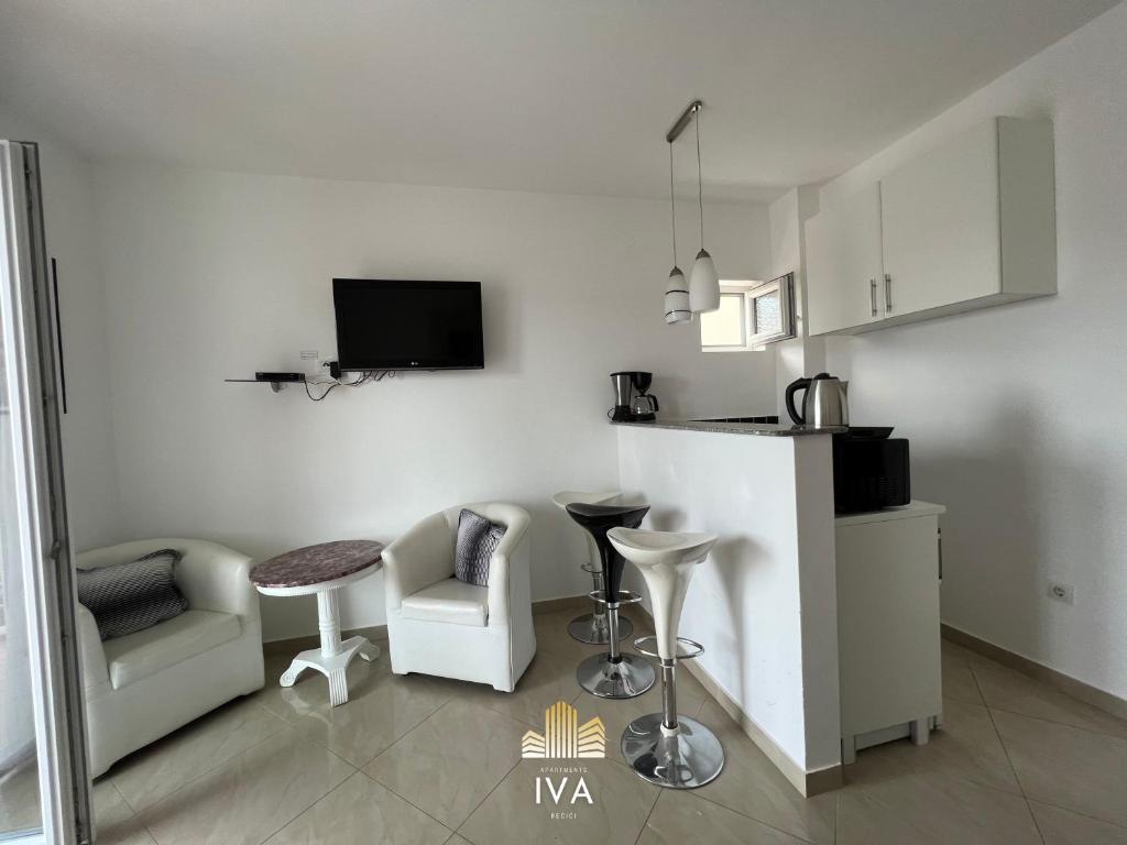Kuchyň nebo kuchyňský kout v ubytování Apartmani IVA Bečići