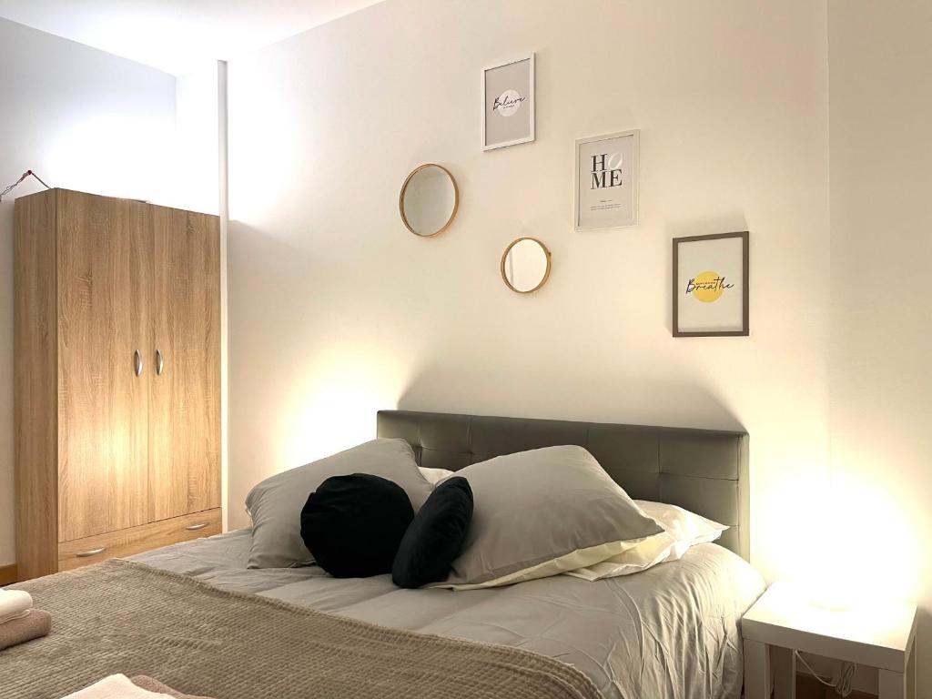 Cama o camas de una habitaci&oacute;n en Superbe appartement en centre-ville, 20min de Paris, 5 min d&#39;Enghien