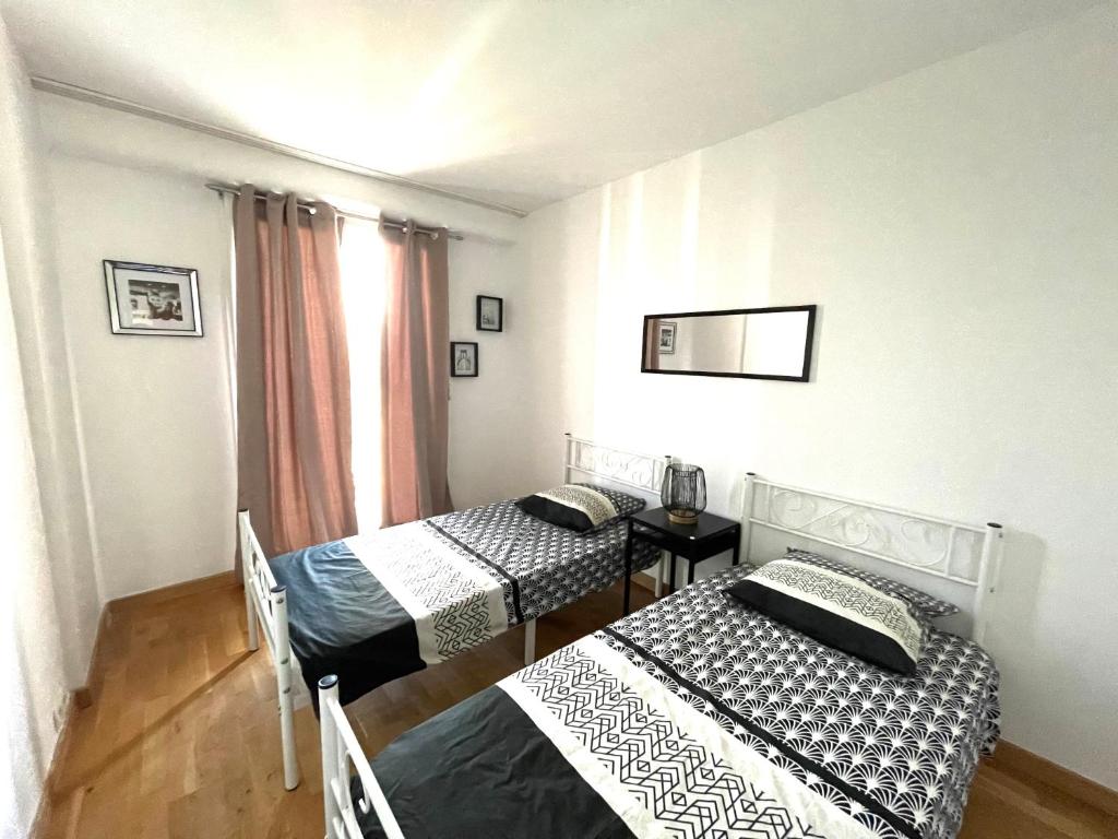 Cama o camas de una habitaci&oacute;n en Superbe appartement en centre-ville, 20min de Paris, 5 min d&#39;Enghien