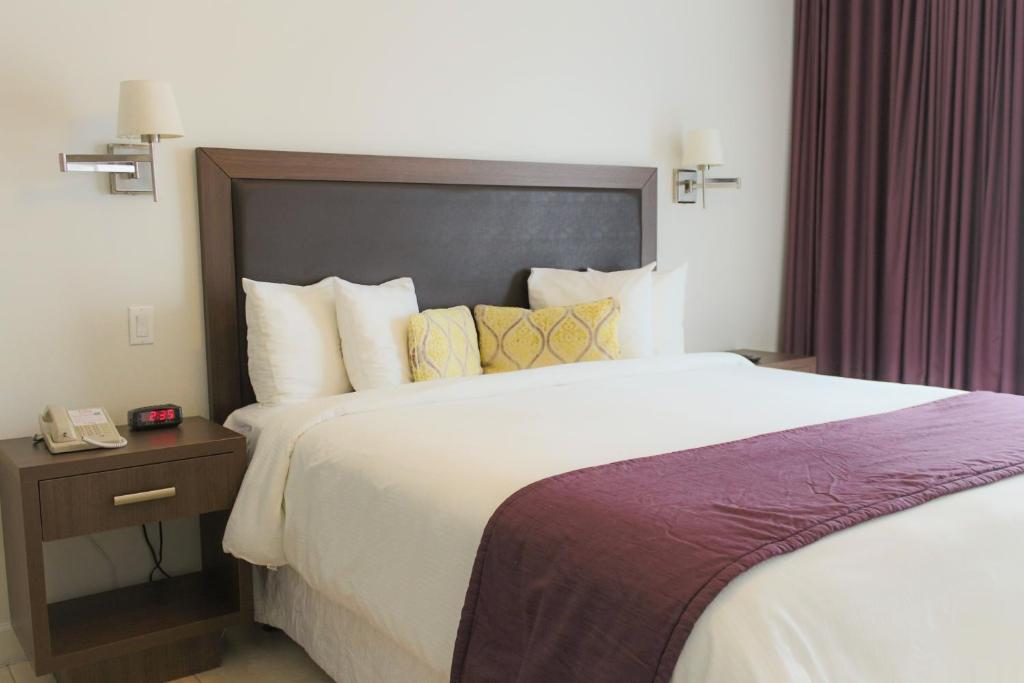 Collins Hotel photo