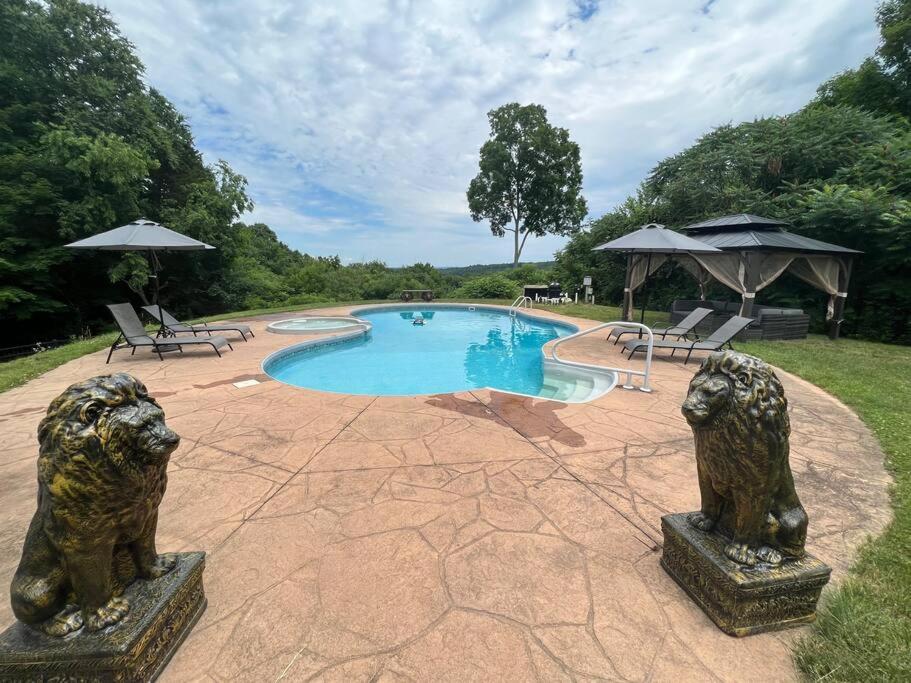 Breathtaking villa home with views., Columbia, CT