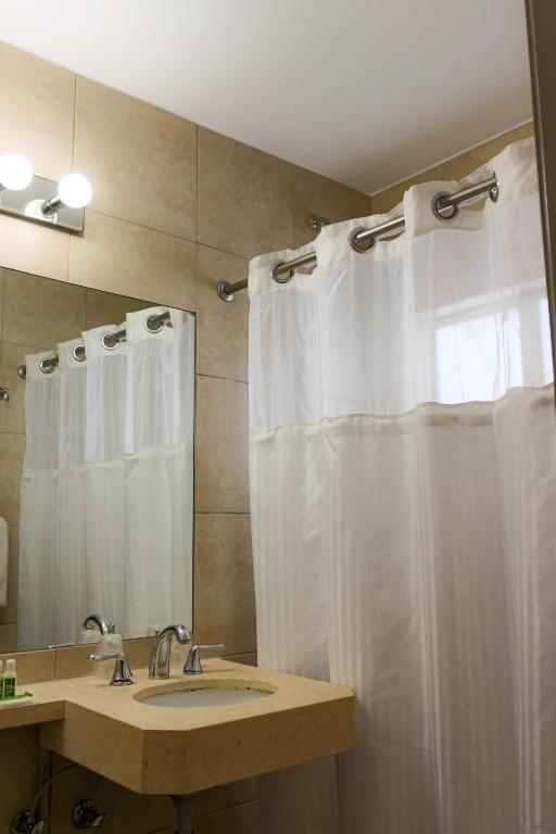 Collins Hotel - Standard Double Room With Two Double Beds - No Resort Fee