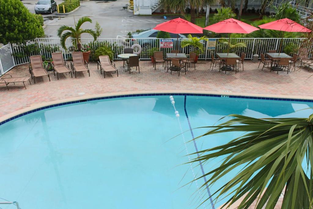 Collins Hotel photo