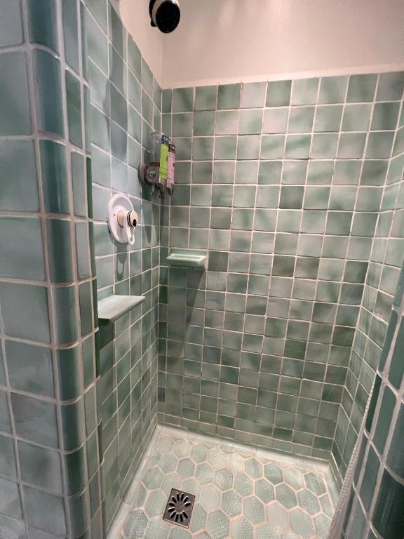 Ein Badezimmer in der Unterkunft Les Grimaldines - Maison d&#39;Hôtes