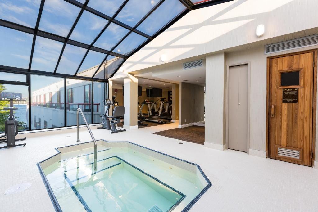 Granville Island Hotel - Resim 3