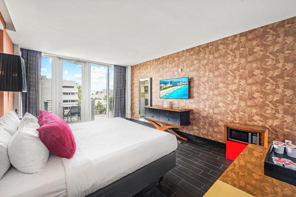 The Fairwind Hotel - King Suite With Balcony And Bathtub