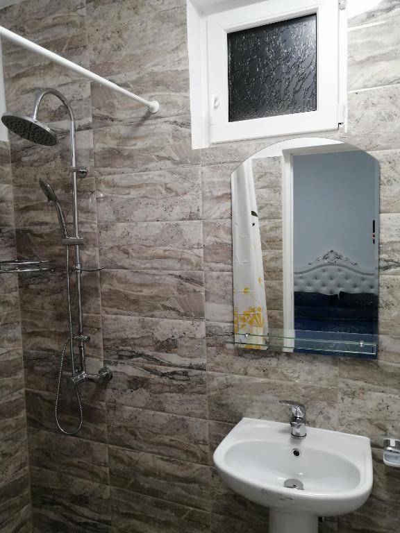 Borlova /Muntele Mic - Triple Room With Private Bathroom