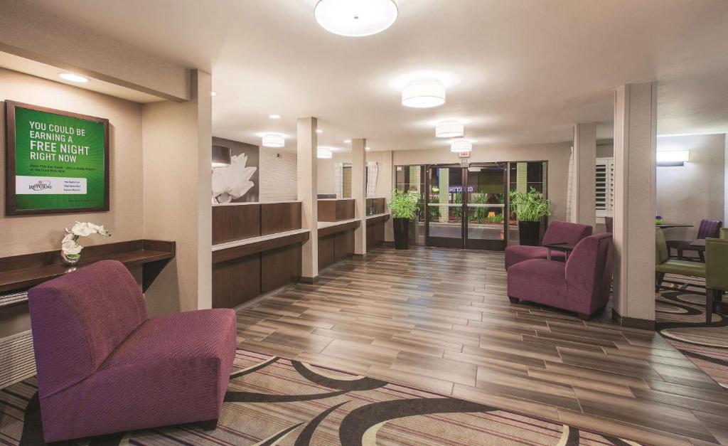 Posezení v ubytování La Quinta Inn by Wyndham Tucson East