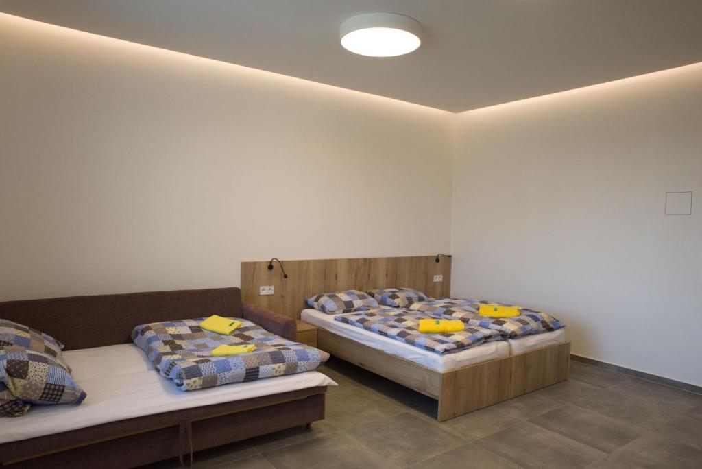 New Pension at ROTOR Brewery - Deluxe Double O Twin Room Con Vista Al Jardín