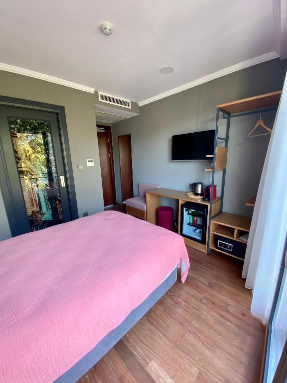 Istanbul Old City Colorful Houses Balat PETRION Hotel - 16