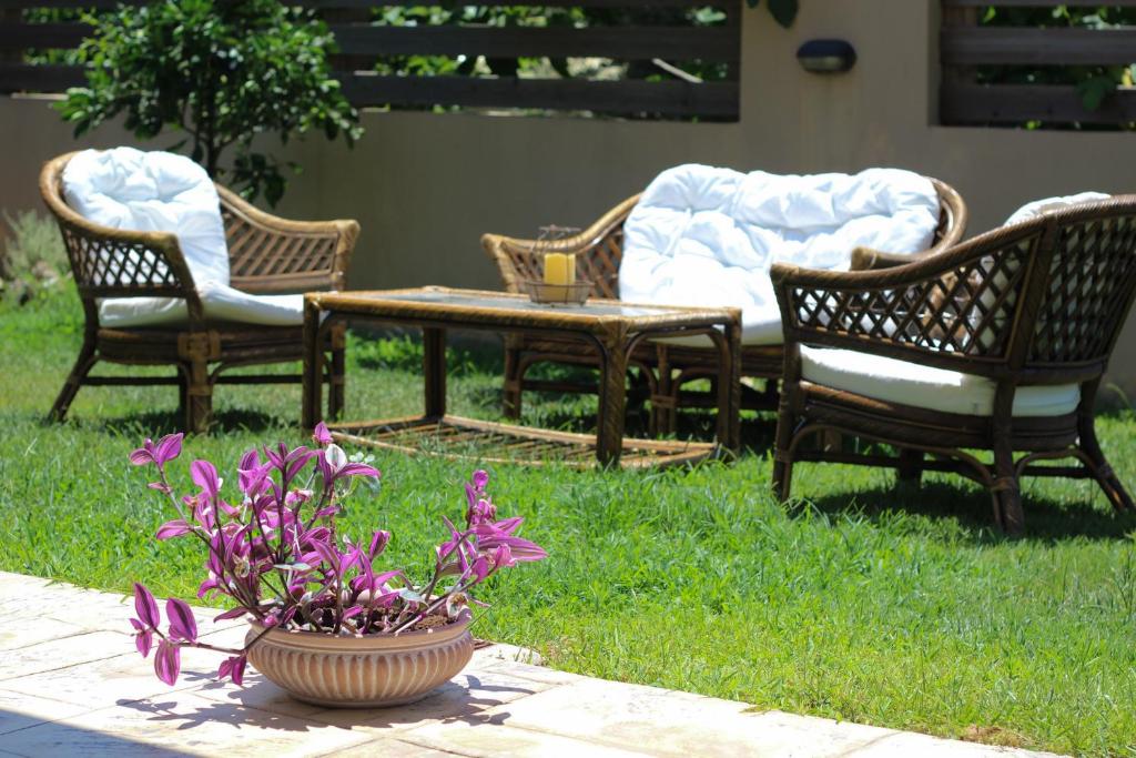 Apartment Spacious House with garden, Kalamata, Greece