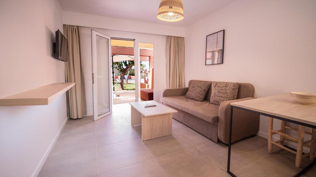 Sant Joan Apartaments - Adults Only, Cala en Blanes ...