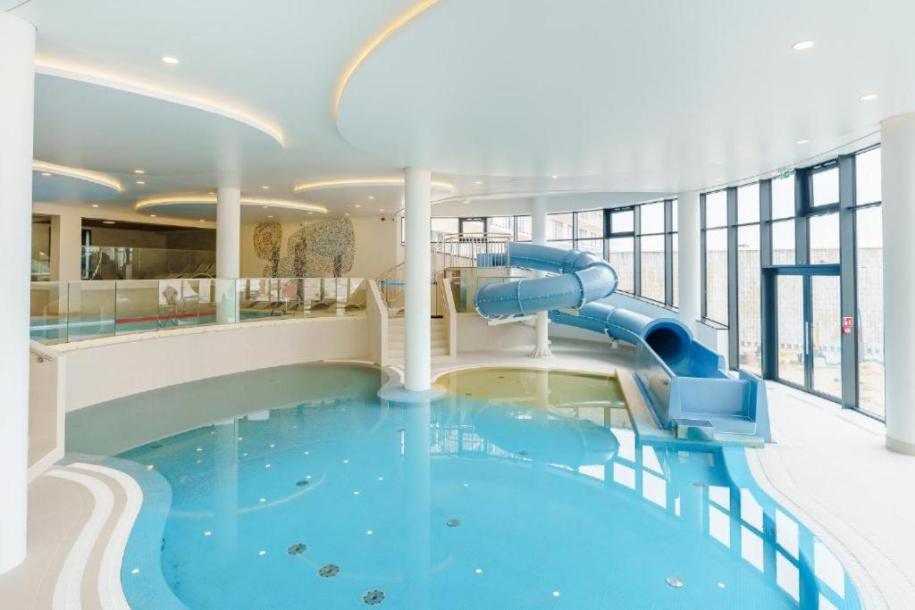 Bazén v ubytování Aqua Polanki Bodnar Apartments nebo v jeho okolí