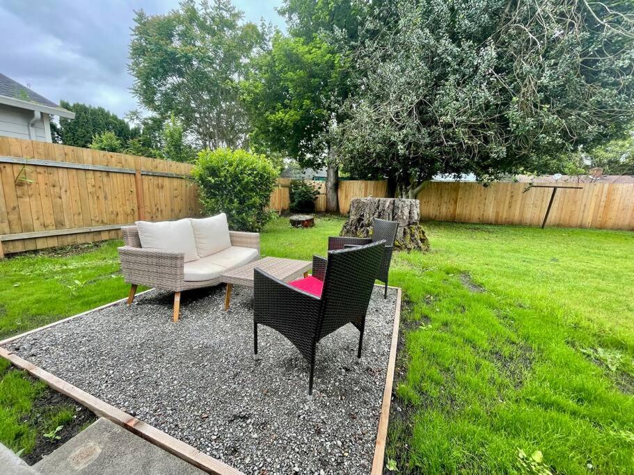Cute and Cozy 2-BR Bungalow near everything! - Housity