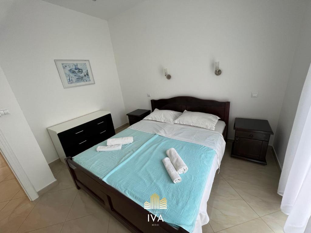 Postel nebo postele na pokoji v ubytování Apartmani IVA Bečići