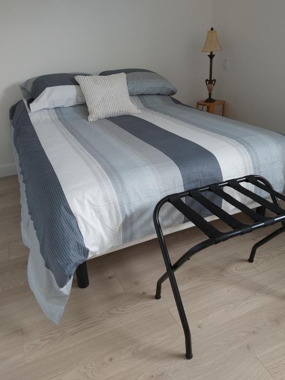Una cama o camas en una habitación de Gîte du 149 route de la Mer