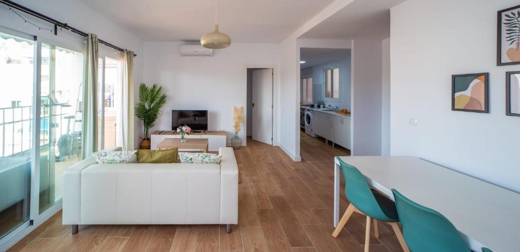 Televízia a/alebo spoločenská miestnosť v ubytovaní Luxury Casa del Sol Malaga centro
