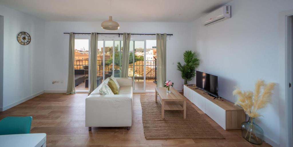 Televízia a/alebo spoločenská miestnosť v ubytovaní Luxury Casa del Sol Malaga centro