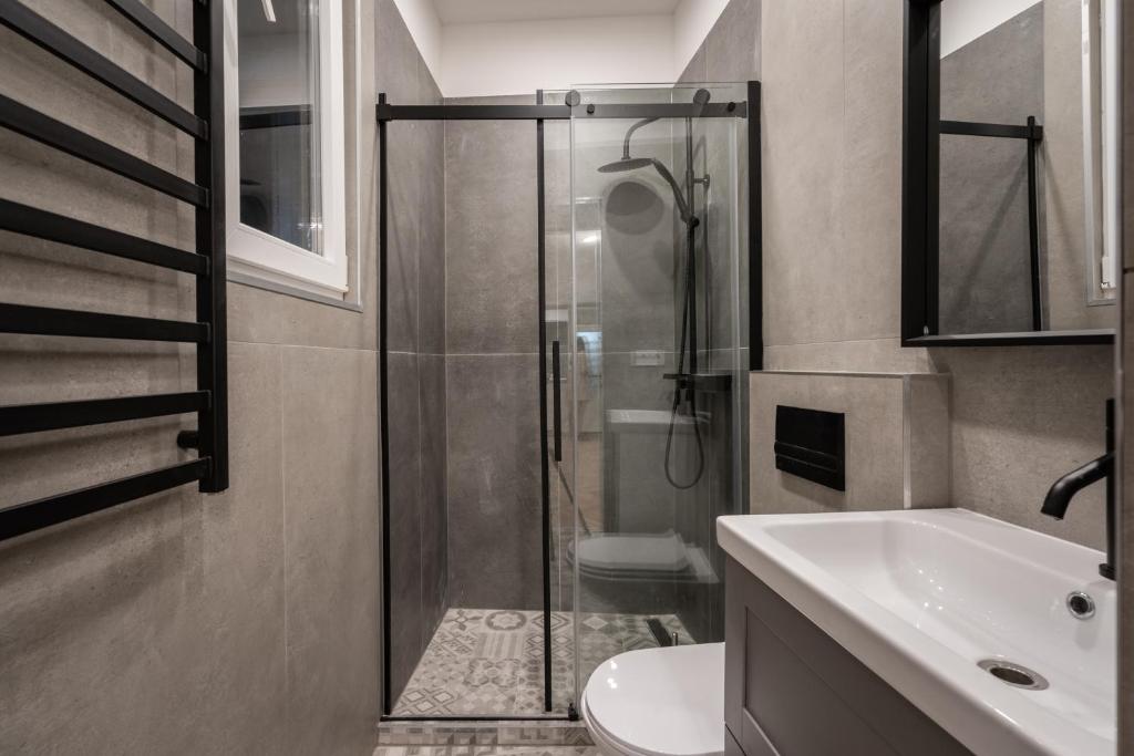 Kúpeľňa v ubytovaní K33- Boutique Apartments, Best Location, by BQA