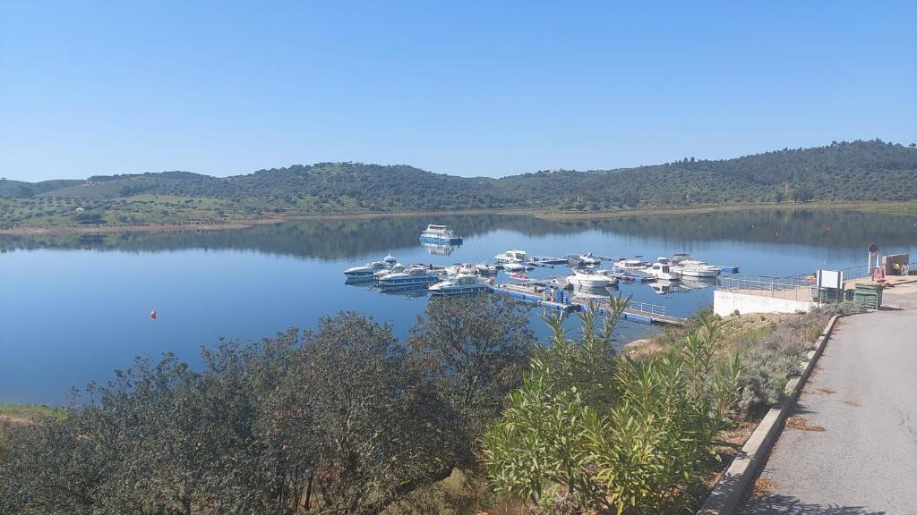 a bunch of boats are docked in a lake at Casa Coral in São Marcos do Campo