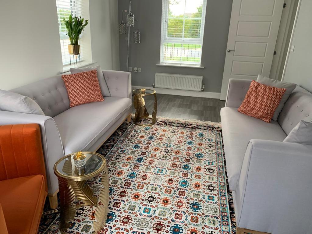 Luxury home, amazing location, fast wifi, garden and private car park