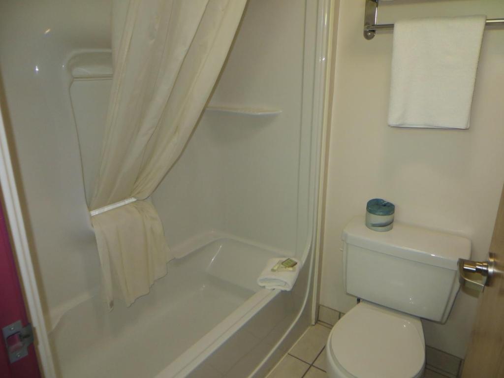 Super 8 by Wyndham Edmonton/West - Resim 24