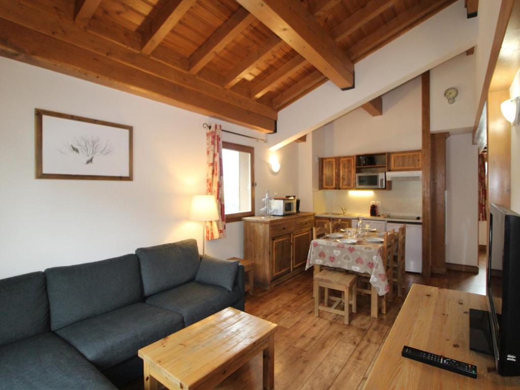 a living room with a couch and a table at Appartement Aussois, 3 pièces, 6 personnes - FR-1-508-271 in Aussois