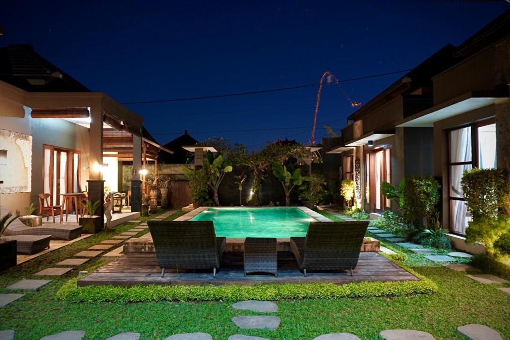 Bazén v ubytování Homayoon Villa at Bisma - Great location in heart of Ubud nebo v jeho okolí
