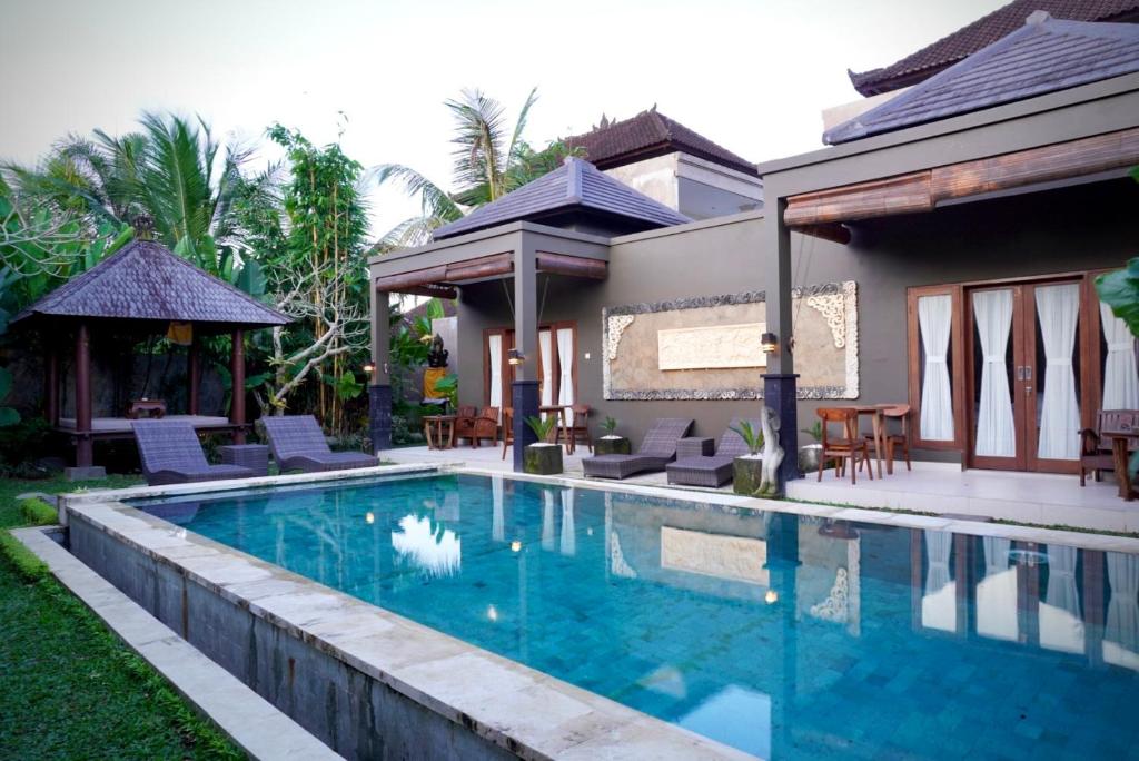 Bazén v ubytování Homayoon Villa at Bisma - Great location in heart of Ubud nebo v jeho okolí