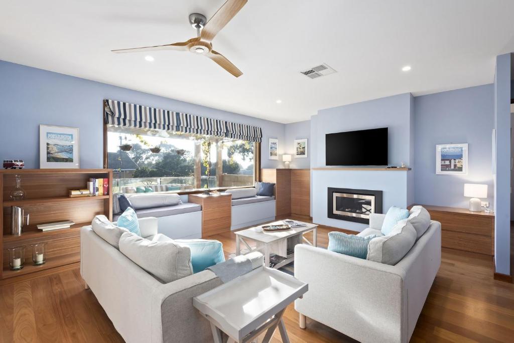 Kingfisher Beach House, Portarlington (updated prices 2024)