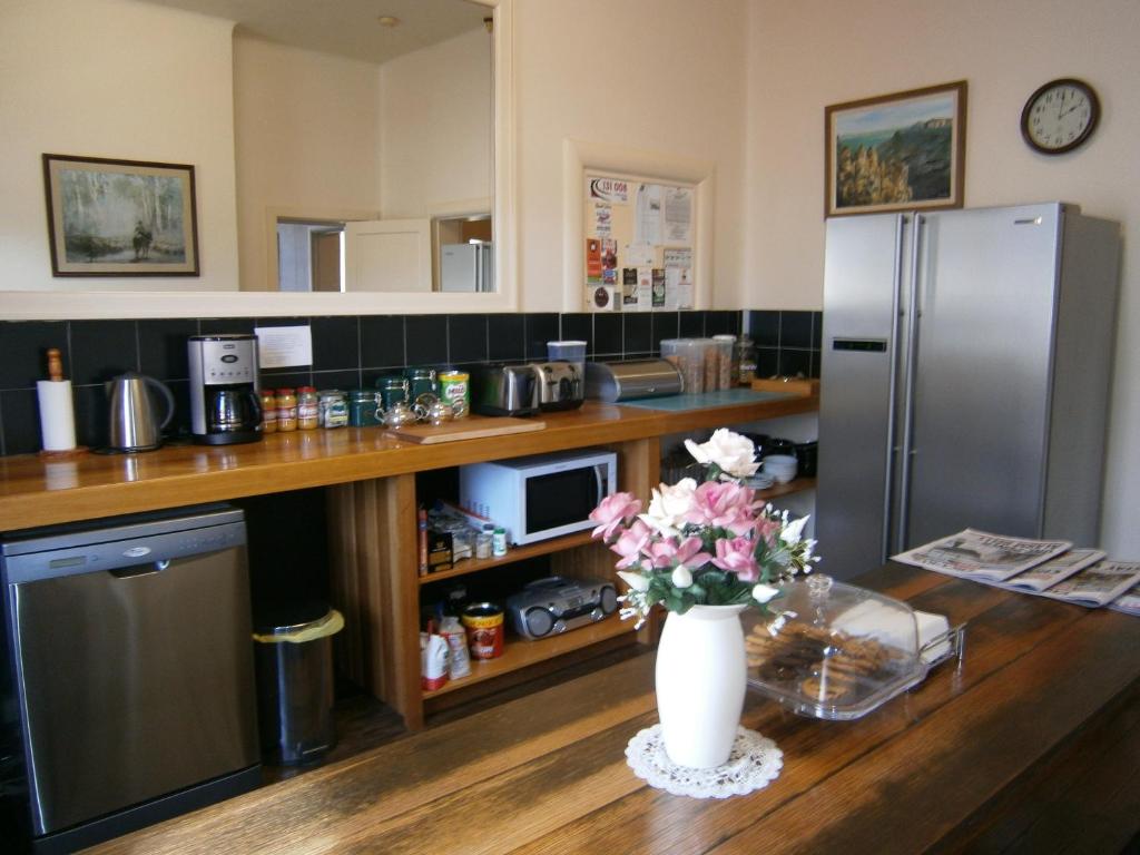 Kuchyň nebo kuchyňský kout v ubytování Edinburgh Gallery Bed & Breakfast