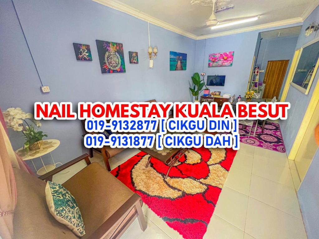 aefully decorated living room with a room with at Nail Homestay Kuala Besut in Kuala Besut