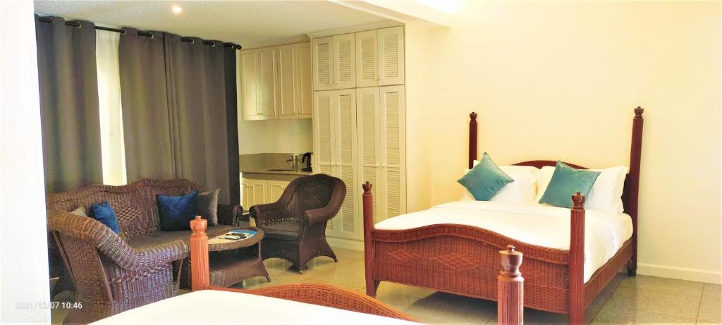 Postel nebo postele na pokoji v ubytování Chateau Bleu Resort
