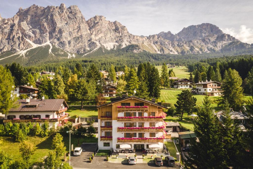 Gallery image of Camina Suite and Spa in Cortina dʼAmpezzo
