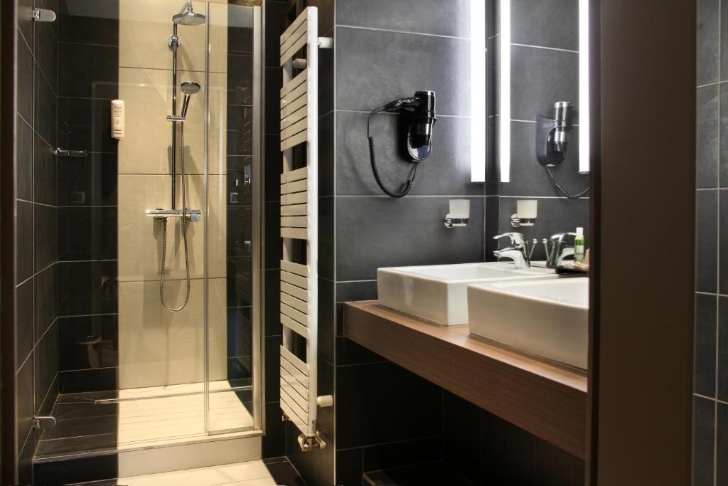 Koupelna v ubytování Le Grand Hotel & Spa