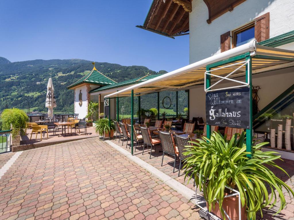 Nespecifikovaný výhled na hory nebo výhled na hory při pohledu z hotelu
