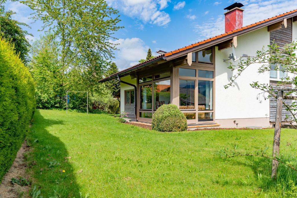 a house with a lawn in front of it at Haus Bergfink in Waltenhofen