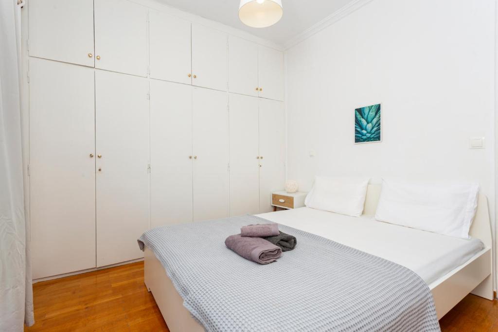 A bed or beds in a room at Houseloft Metropolis Panorama