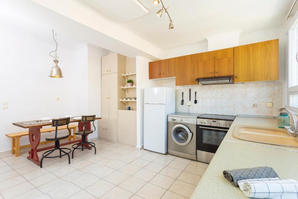 A kitchen or kitchenette at Houseloft Metropolis Panorama