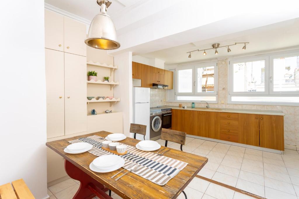A kitchen or kitchenette at Houseloft Metropolis Panorama