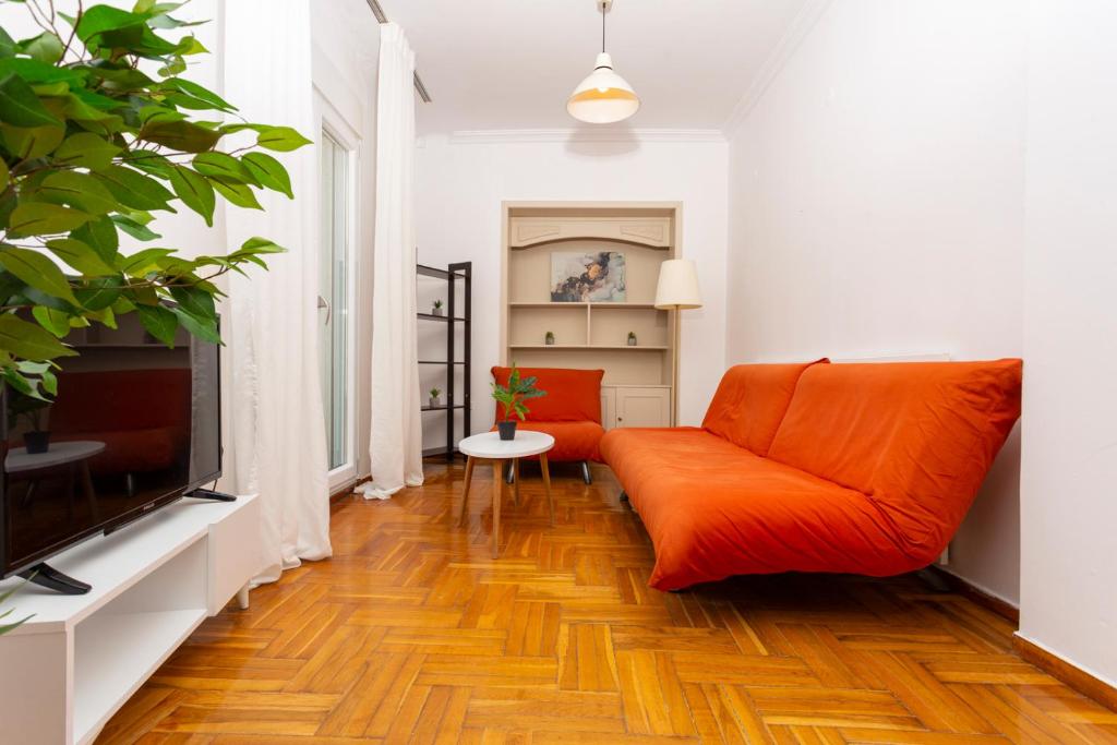 A television and/or entertainment centre at Houseloft Metropolis Panorama
