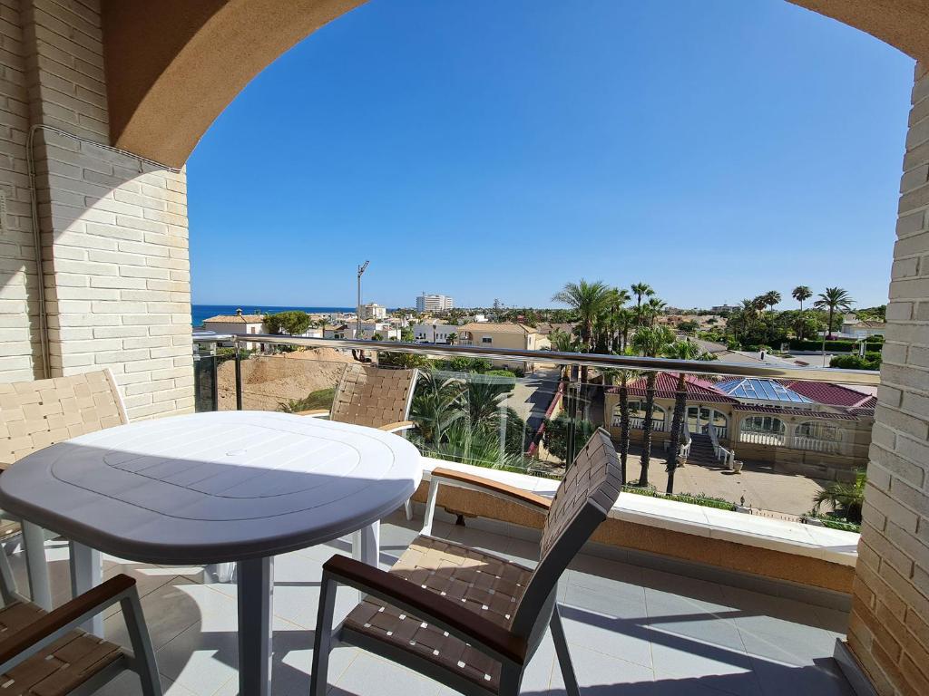 FRONT LINE - - - - - Primera Línea - - - - - Apartments in ...