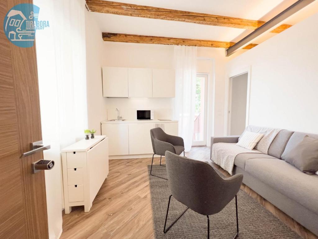 A seating area at Basovizza 3 Chanel Tirabora Short Rent